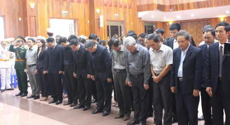 Bộ trưởng Hà Hùng Cường dẫn đầu Đoàn Bộ Tư pháp viếng Đại tướng